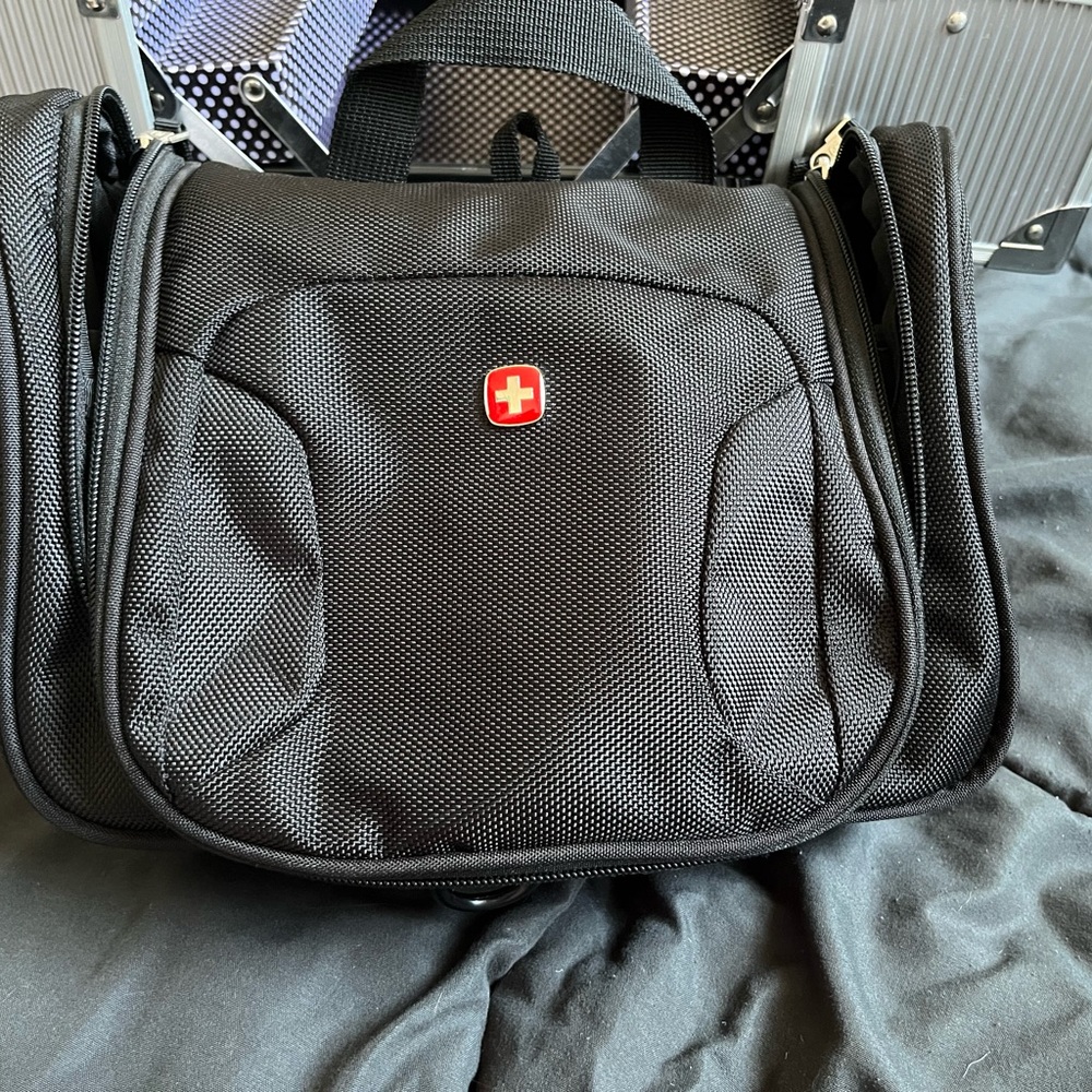Swiss Tech Men’s bathroom bag